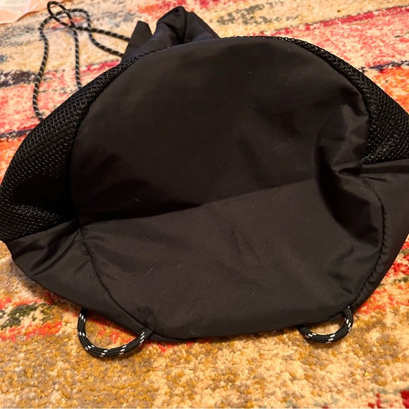 NWOT VS PINK drawstring Backpack/Bag - Picture 4 of 7